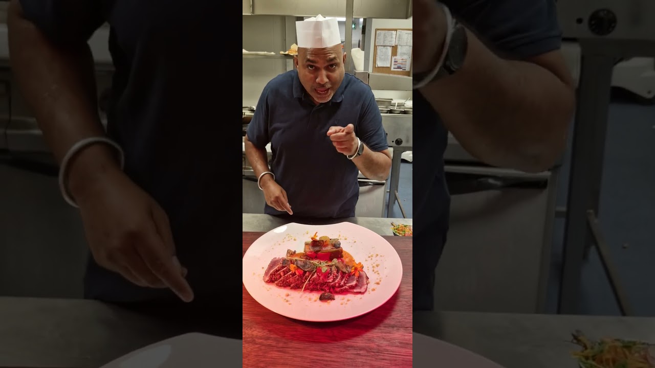 Ricardo #ExoFm au Restaurant La Com&eacute;die