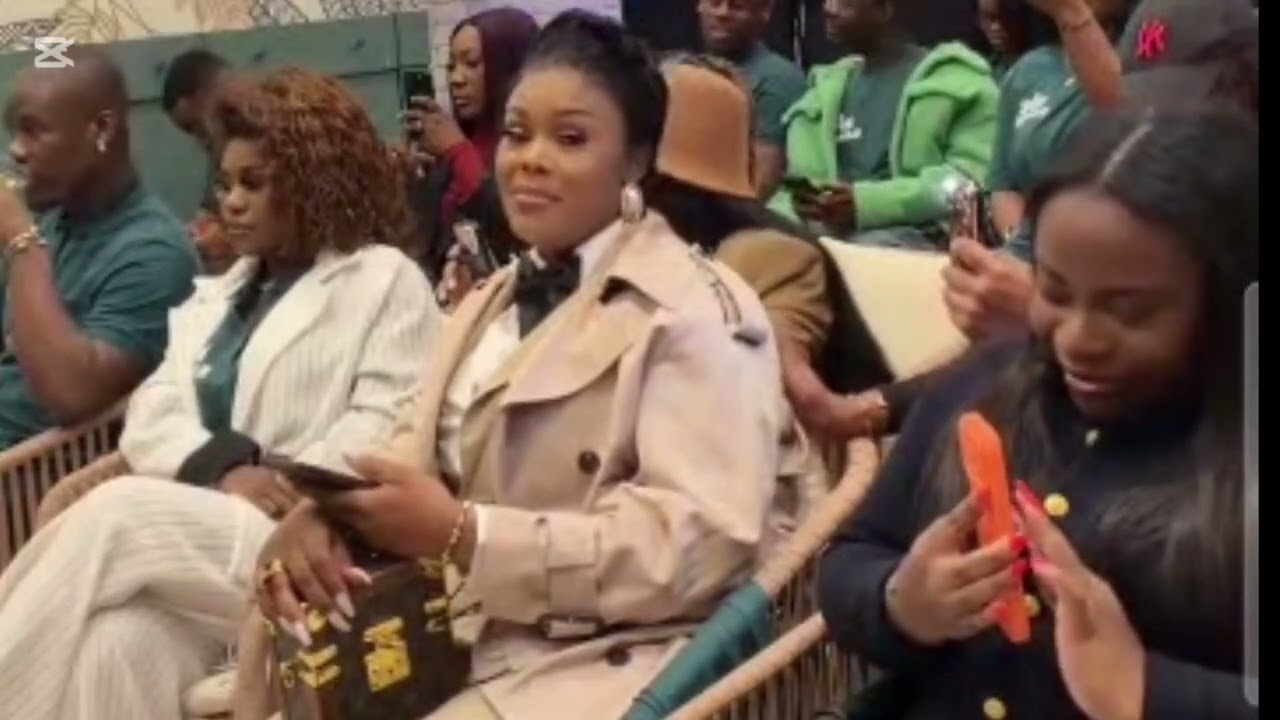 CARINE MOKONZI  EN MODE FETE SUKA NA SEBENE 