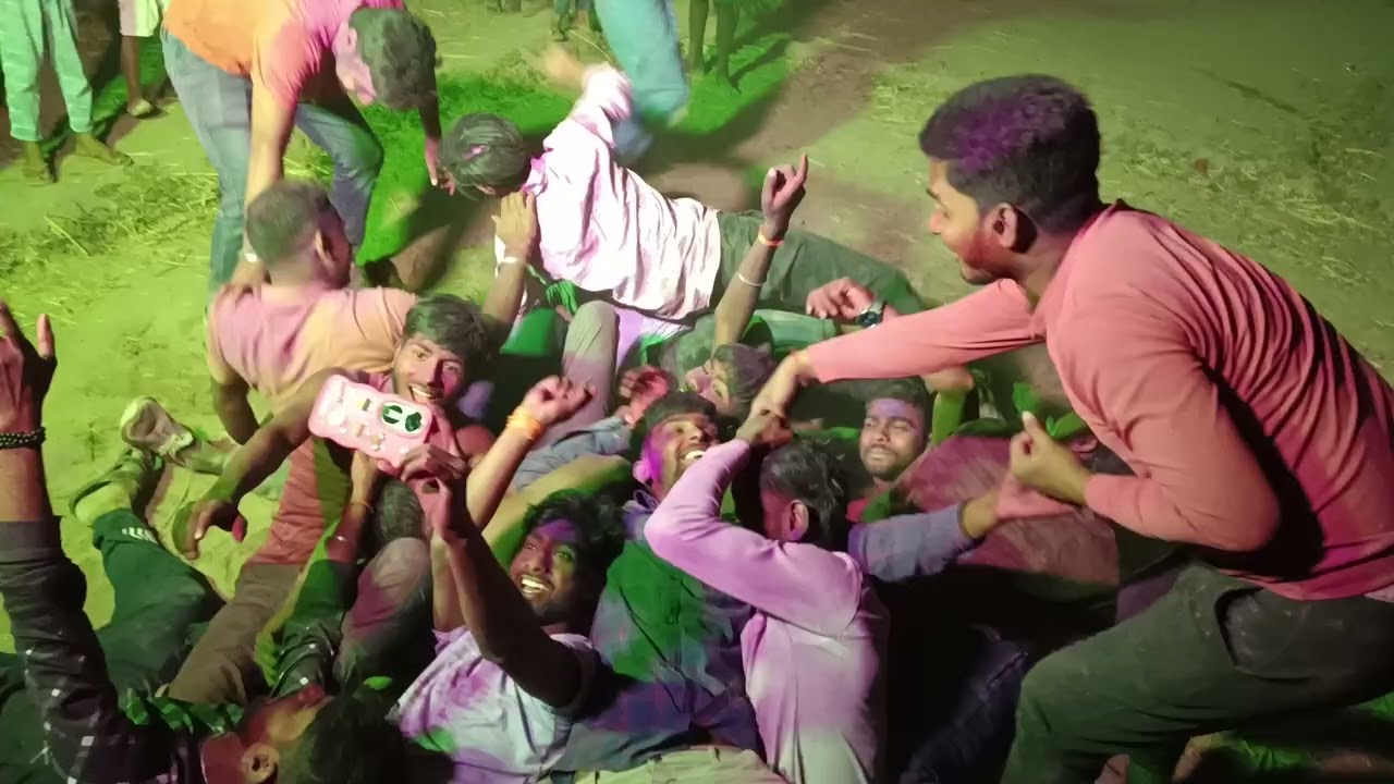 2025 mein Holi mein bhai log sab naachte hue pura enjoy