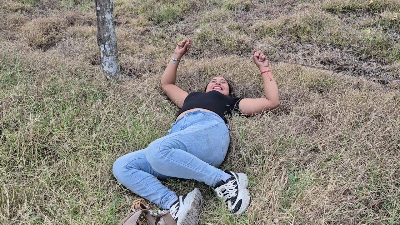 Tanta fue mi emoción que terminé cayéndome 🤣Esto te hará reír 😆 