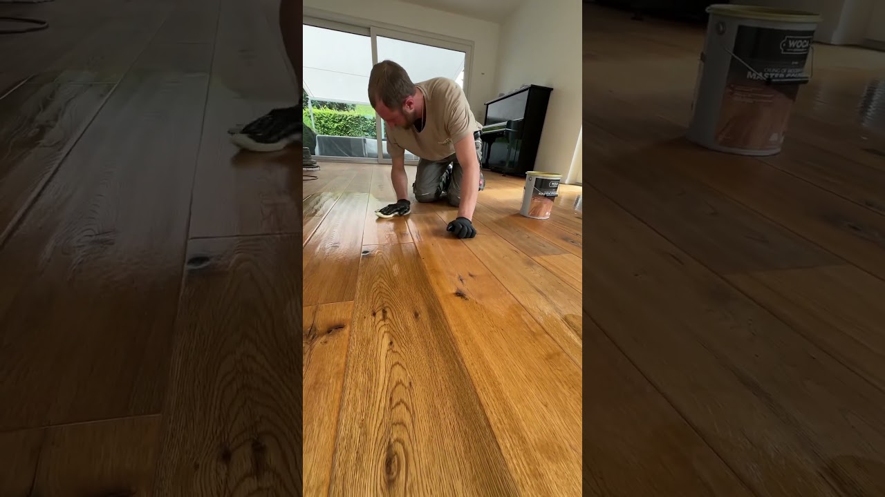 Parkett &Ouml;l auf Boden richtig auftragen / Holzboden mit Oil streichen / Fu&szlig;boden &ouml;len / Masteroil.