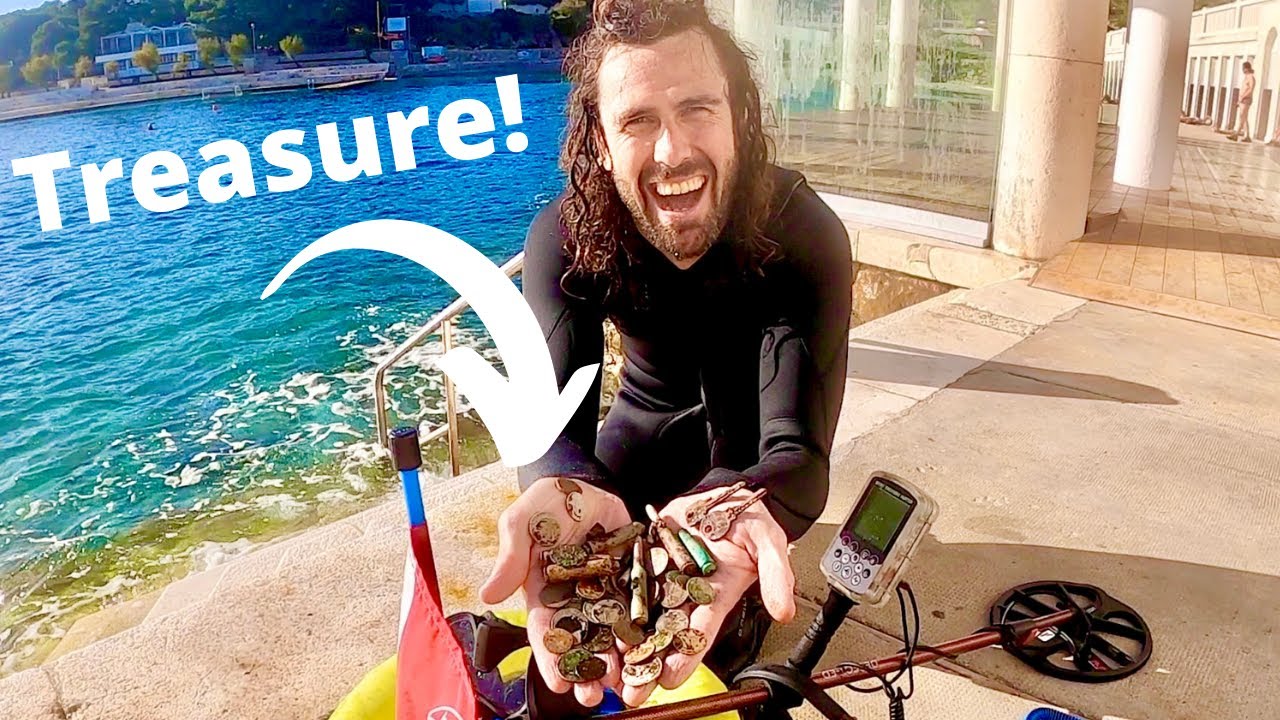 Beach Full of Lost Jewelry Found Underwater Metal Detecting!