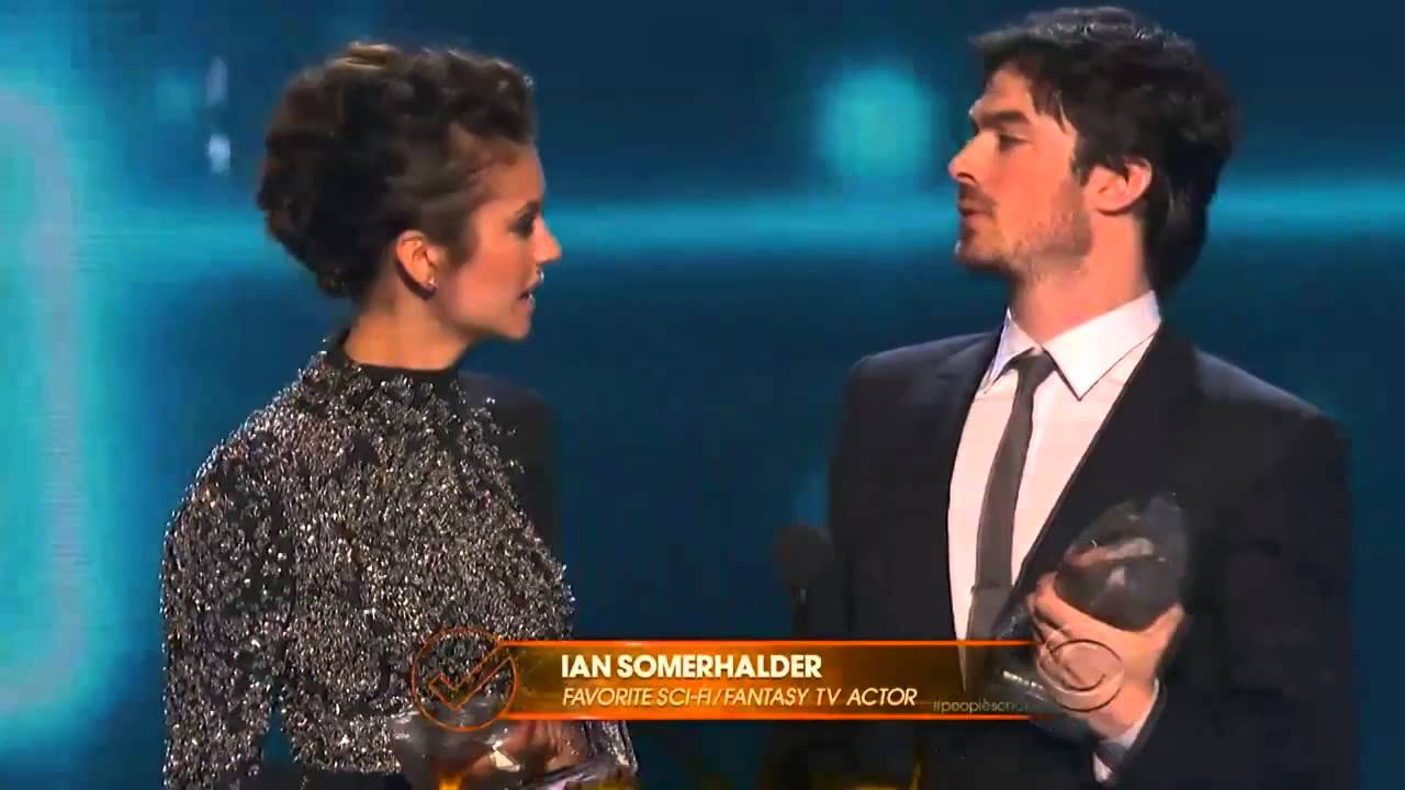 Ian Somerhalder and Nina Dobrev win People's Choice Award (Legendado)