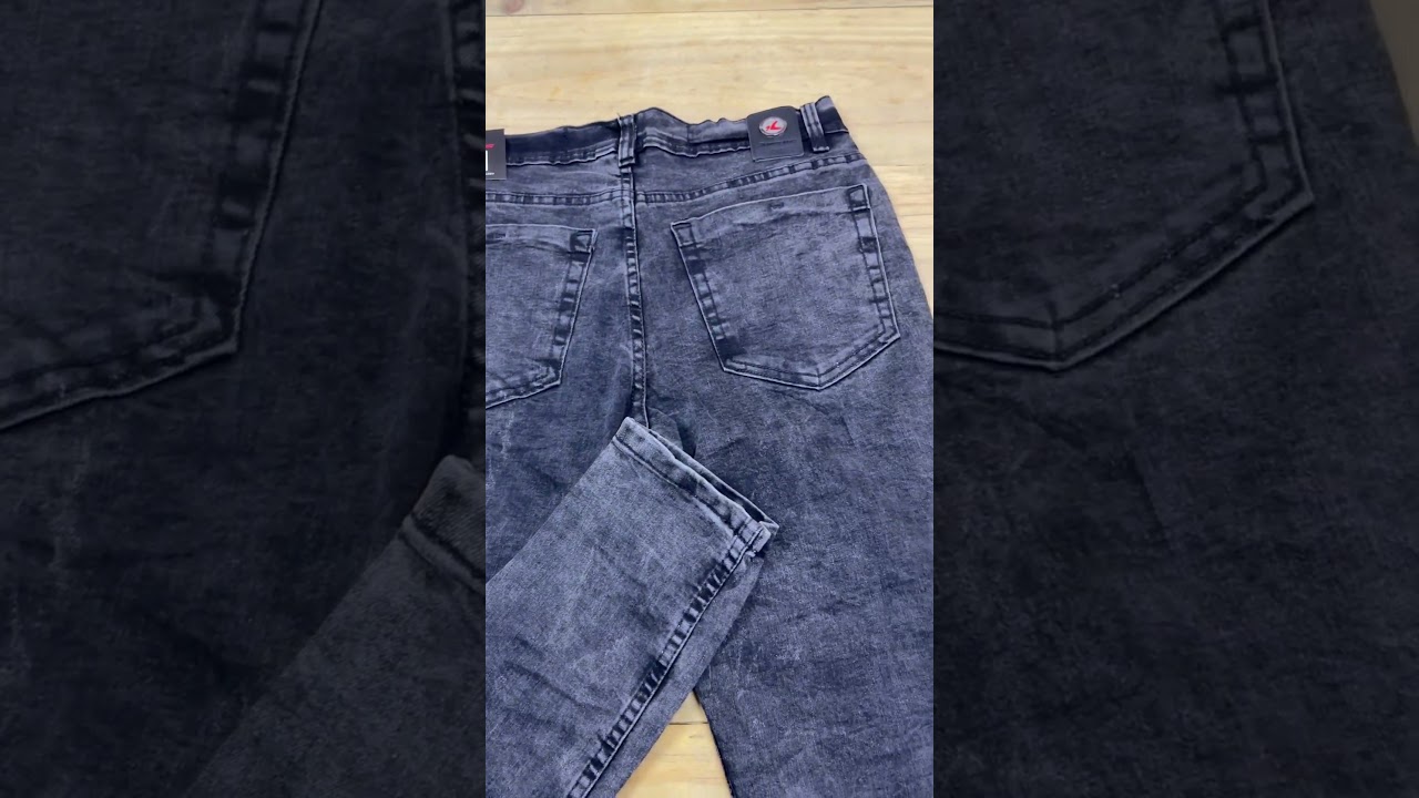 Jeans oscuros en 🪃