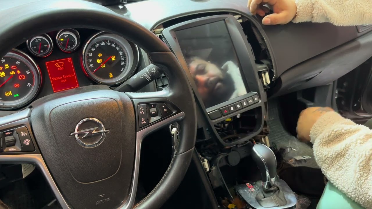 Opel Astra J tesla ekran montaj videosu