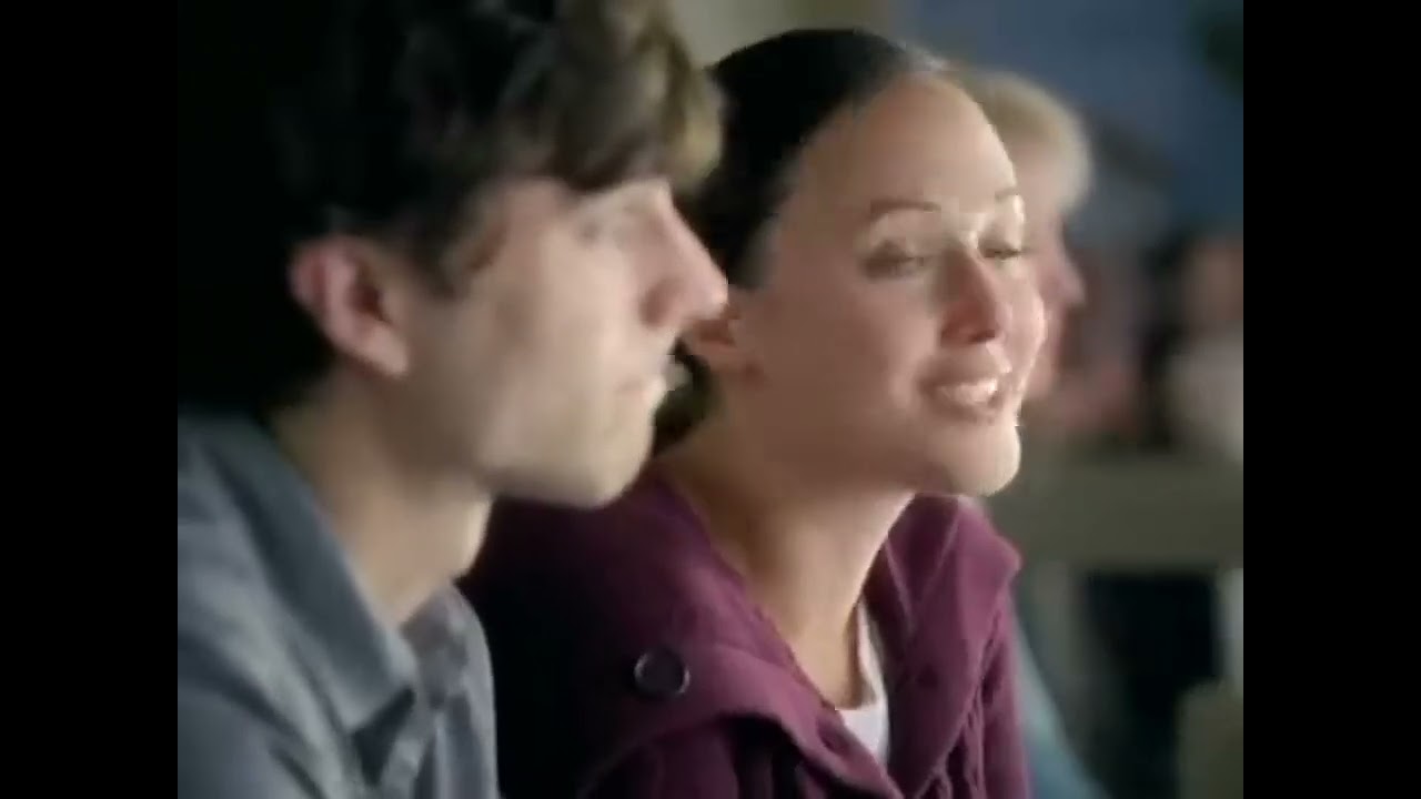 Tim Hortons Hot Chocolate Supreme / Triple Chocolate Donut - Christmas Parade Commercial 2010