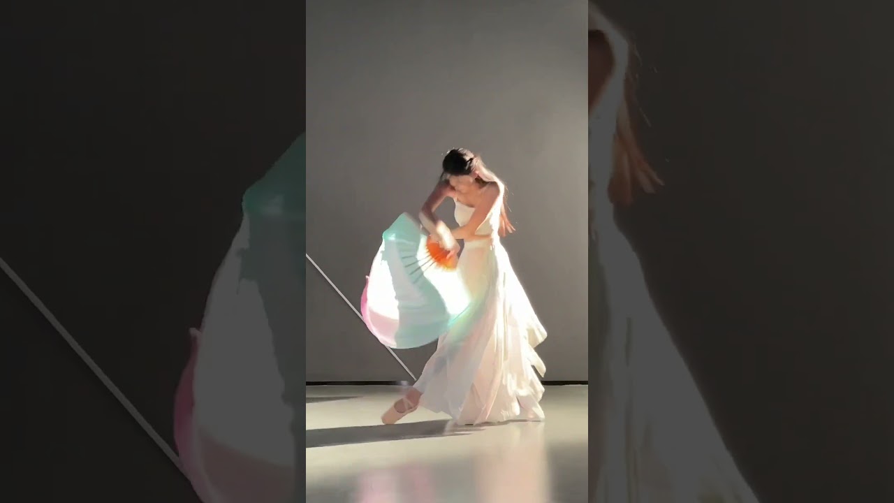 ♪ Dance through the sunrises and the sunsets ♪ Chinese fan dance #dance #china #chinesedance