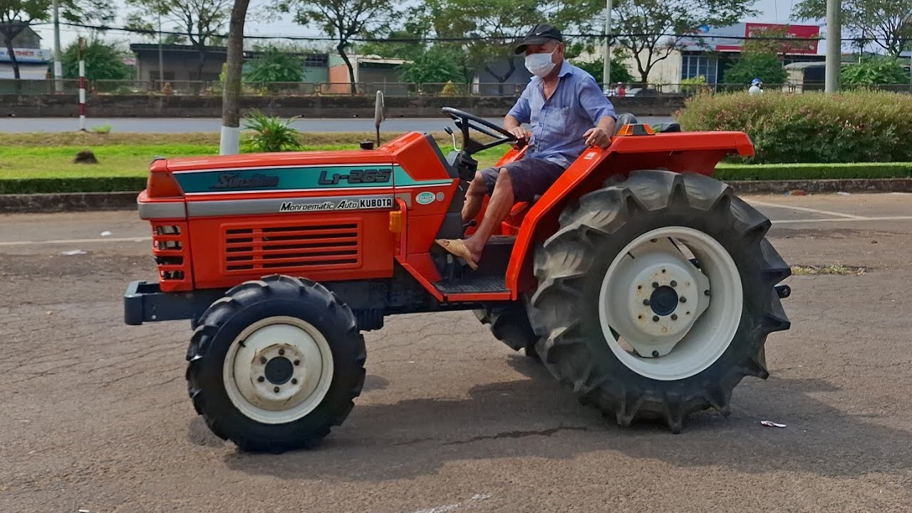 Báo giá hai chiếc máy cày Kubota L1-265 và L1-20 đẹp long lanh, số điện thoại trong phần mô tả.