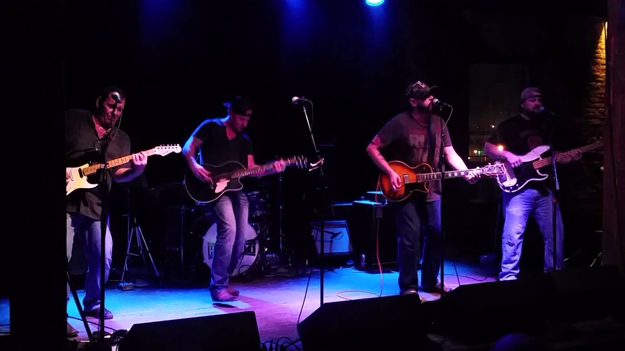A Guy Walks Into a Bar: Jonathan Singleton & Stev
