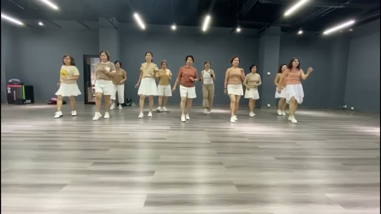 Comment Ca Va line dance / choreo Caecilia Maria Fatruan / Mom's Ceria