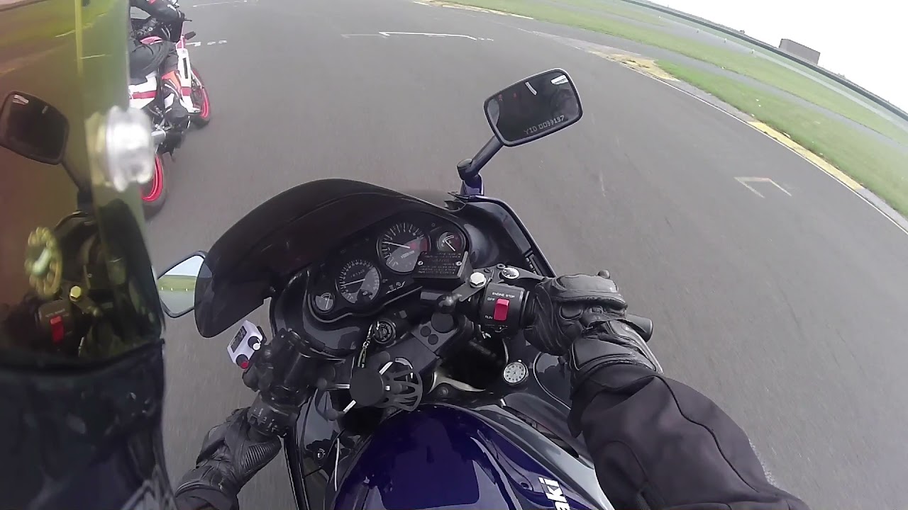 ZZR1100 around Anglesey Race Track