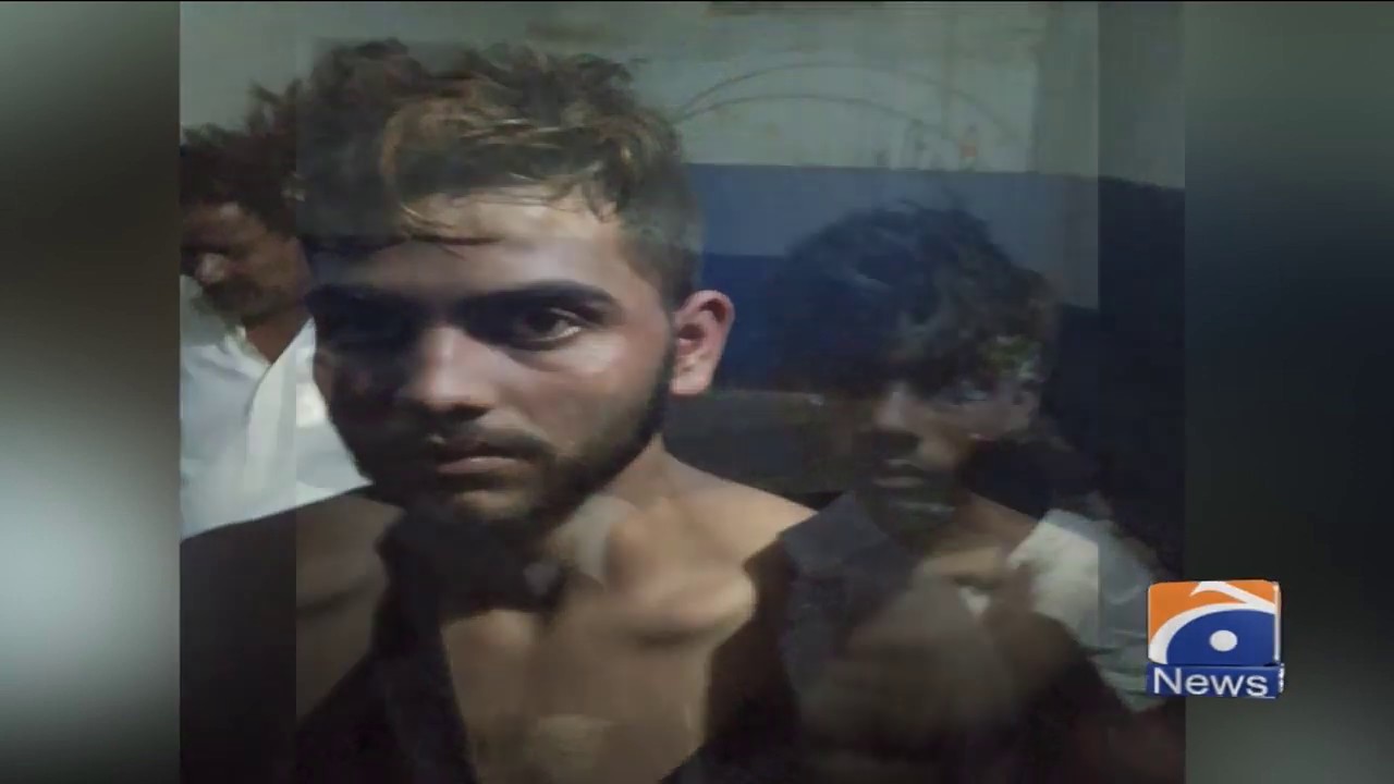 Karachi Korangi Ke Elqae Zaman Town Main Shehrion Ke Hath 2 Dacuon Ki Murammat