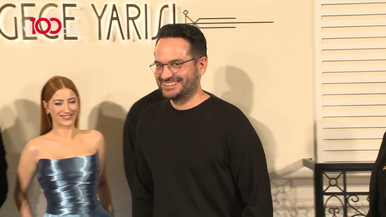Hazal Kaya galada göz kamaştırdı: 