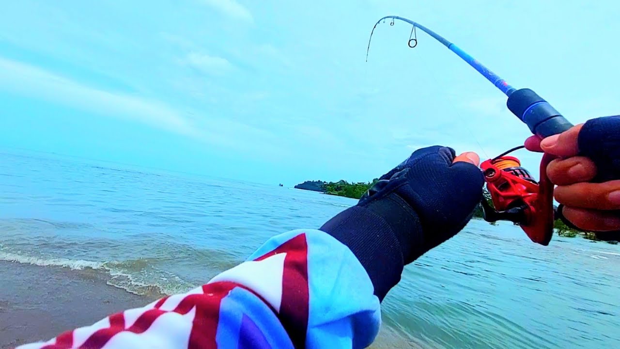 Mancing Siang Hari, puncak Pasang air Di pantai Pangi Pas air Keruh, Ikannya Di Kasih Makan Anjing!