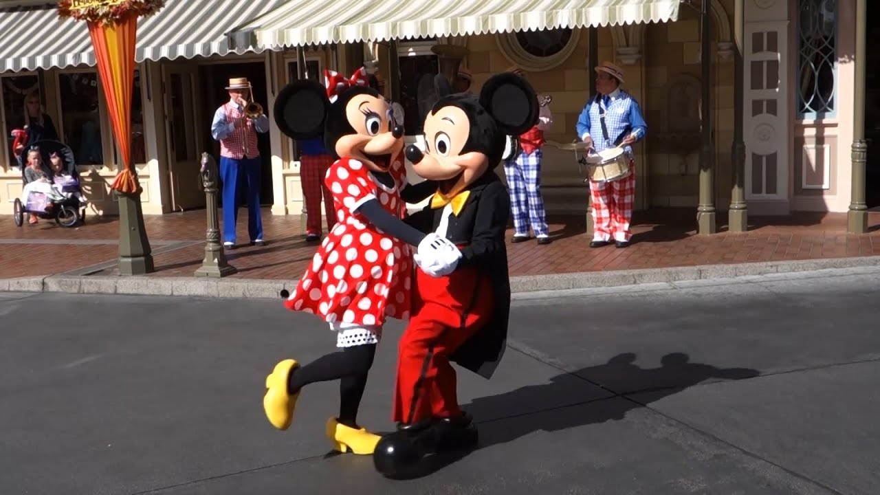 Disneyland - Main Street Straw Hatters Full Performance