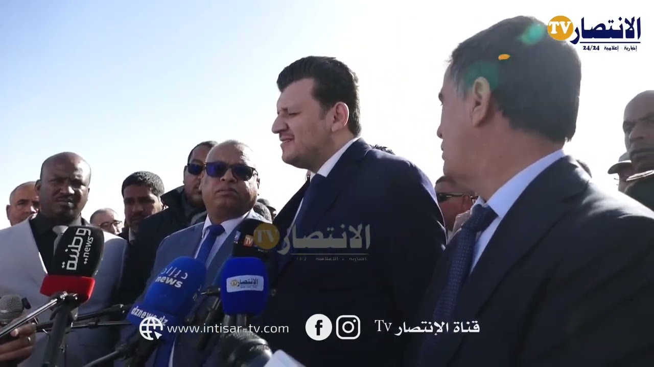 #ادرار وزير الفلاحة و التنمية الريفية يتلقى شروحات حول واقع القطاع الفلاحي بادرار.#تغطية علي لكرومب 