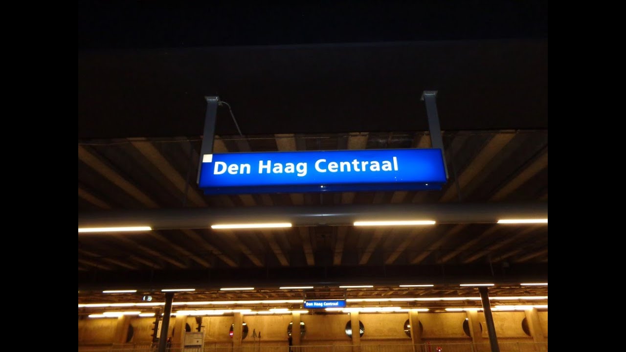 Treinen op Station Den Haag Centraal - 3 januari 2015