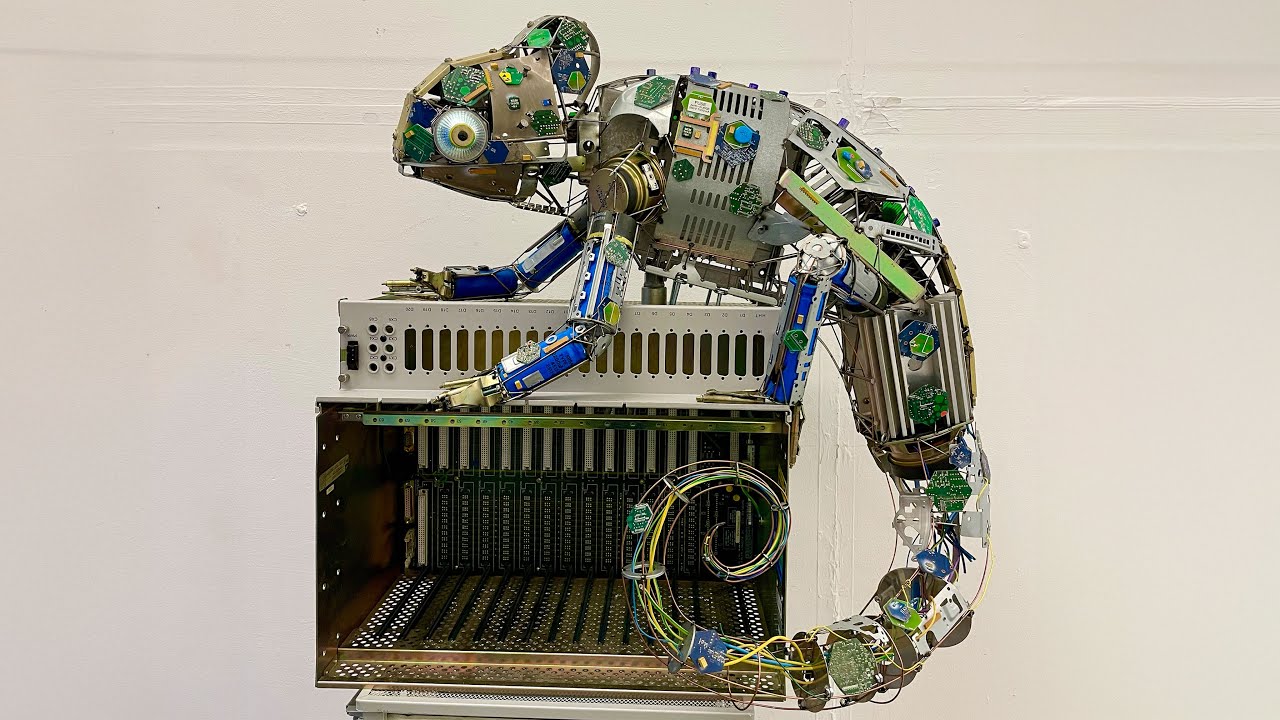 I Built a Chameleon Out of Scrap Metal!
