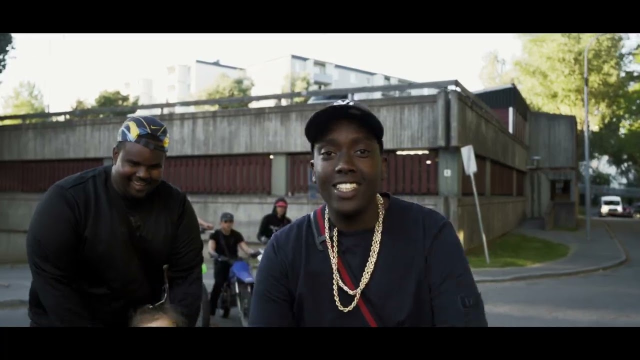 DREE LOW X MARTI - COMMAS (OFFICIELL MUSIC VIDEO)