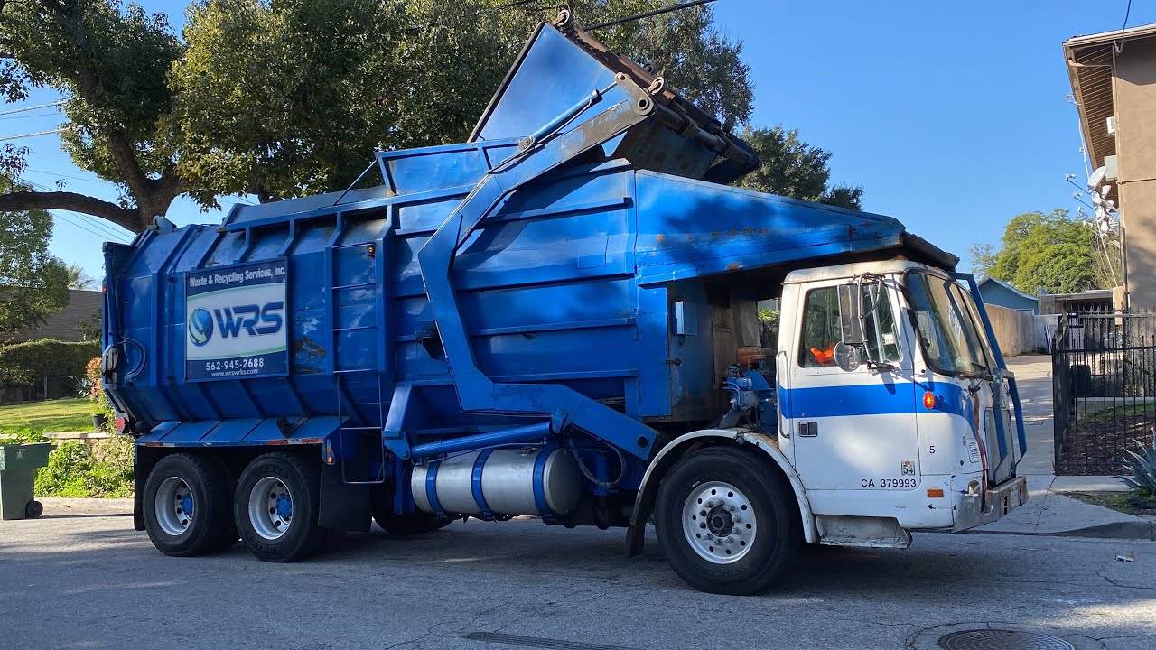Waste & Recycling Services Autocar WXLL Amrep Octo FL 5