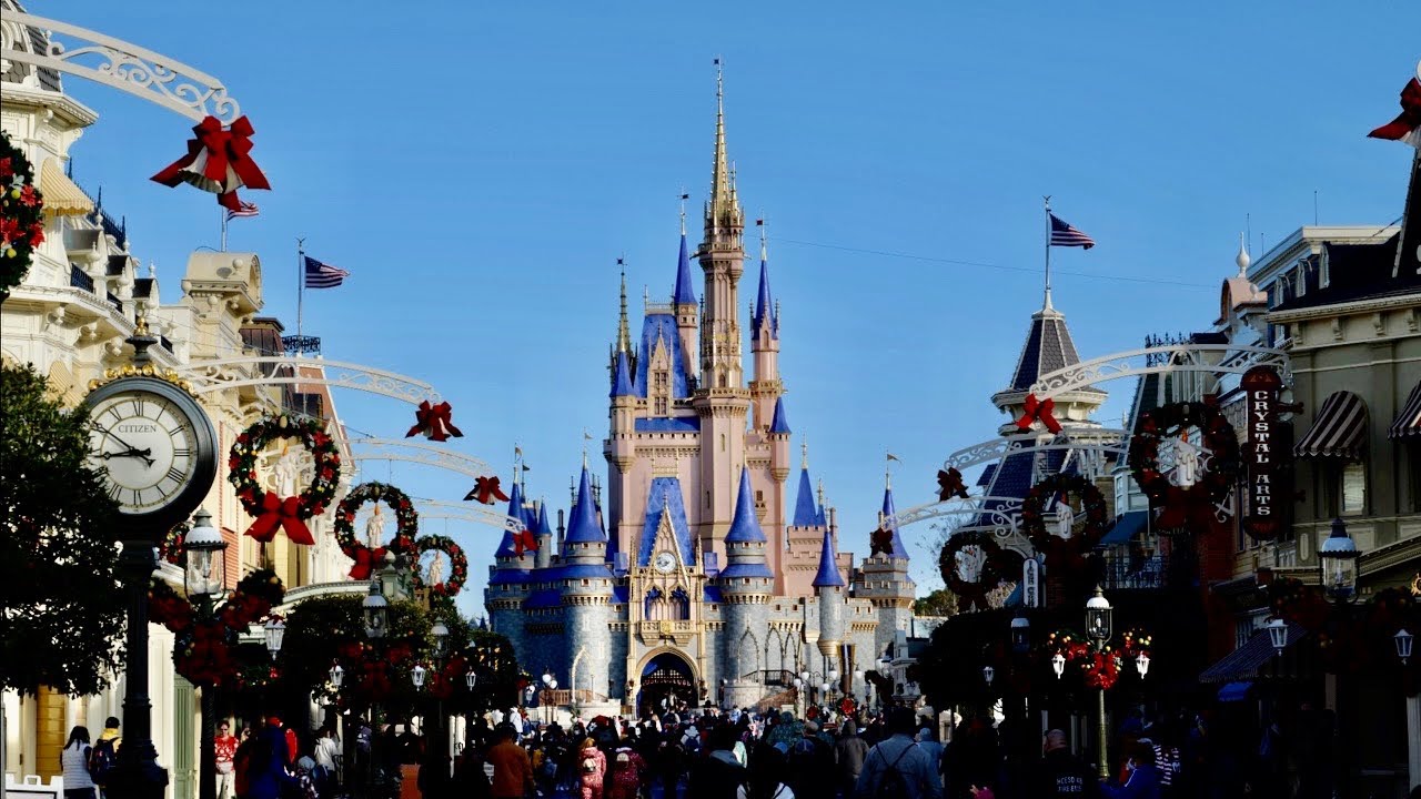 Christmas Day 2020 at Magic Kingdom - Filmed in 4K | Walt Disney World Christmas Orlando Florida