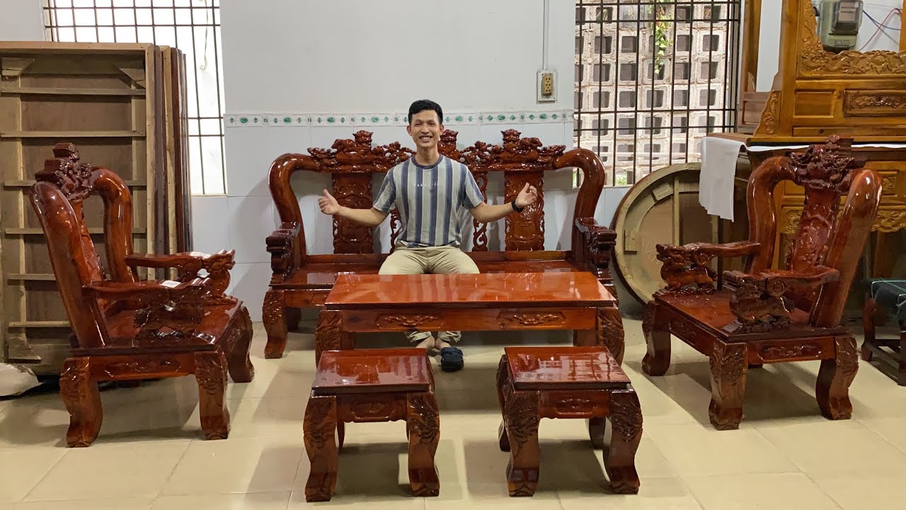 B&agrave;n ghế gỗ tr&agrave;m gi&aacute; rẻ - bộ salon gỗ tay 12 chạm gh&ecirc;