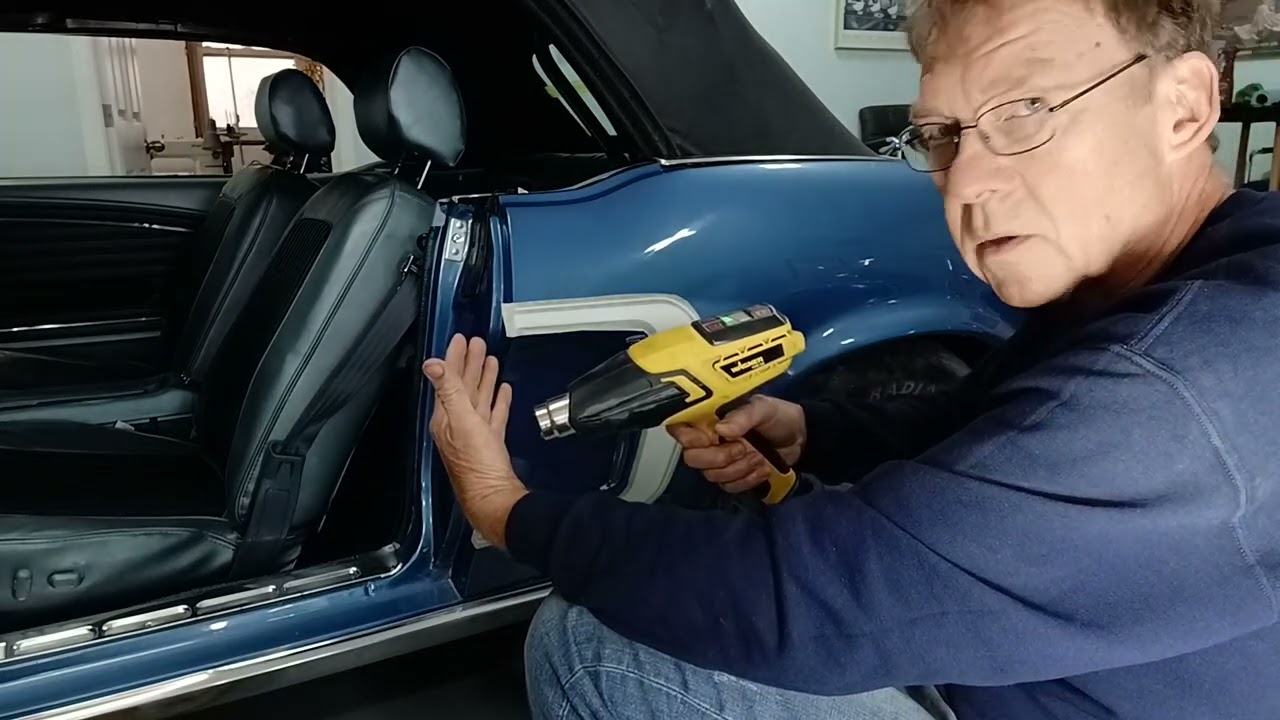 С-образные полосы на отреставрированном Mustang 68 года.