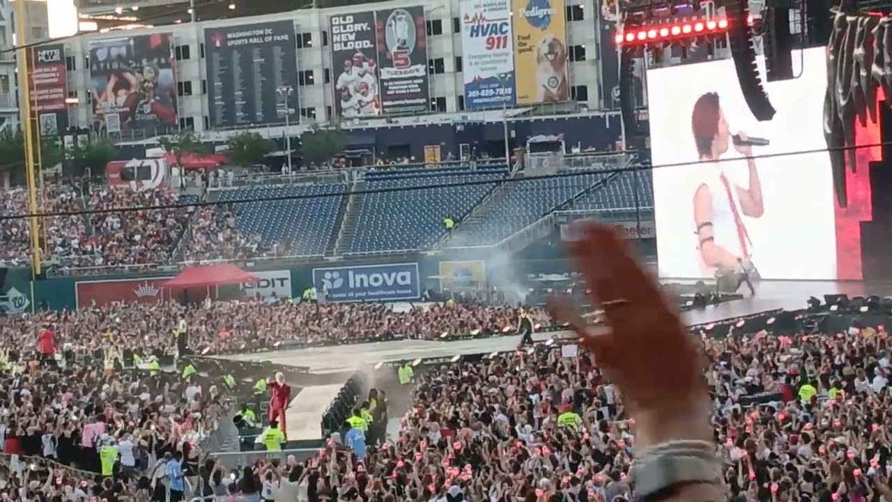 Stray Kids Washington D.C Nationals Park Domino Performance