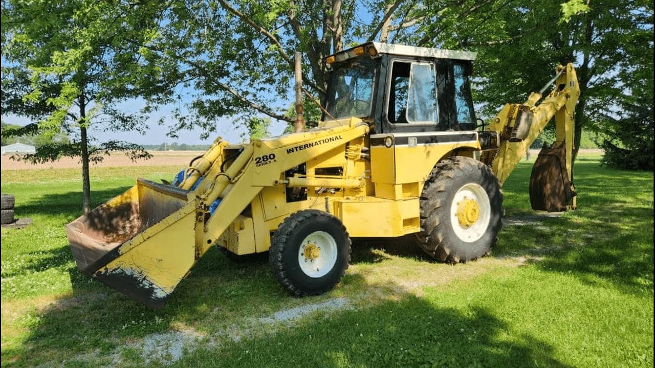 International 280A Backhoe