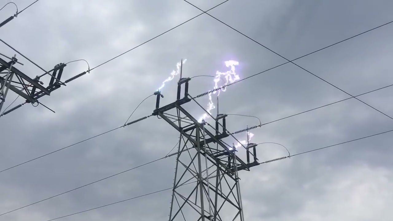 Dielectric Breakdown of Air Due to High Electric Field [Dangerous ⚡]
