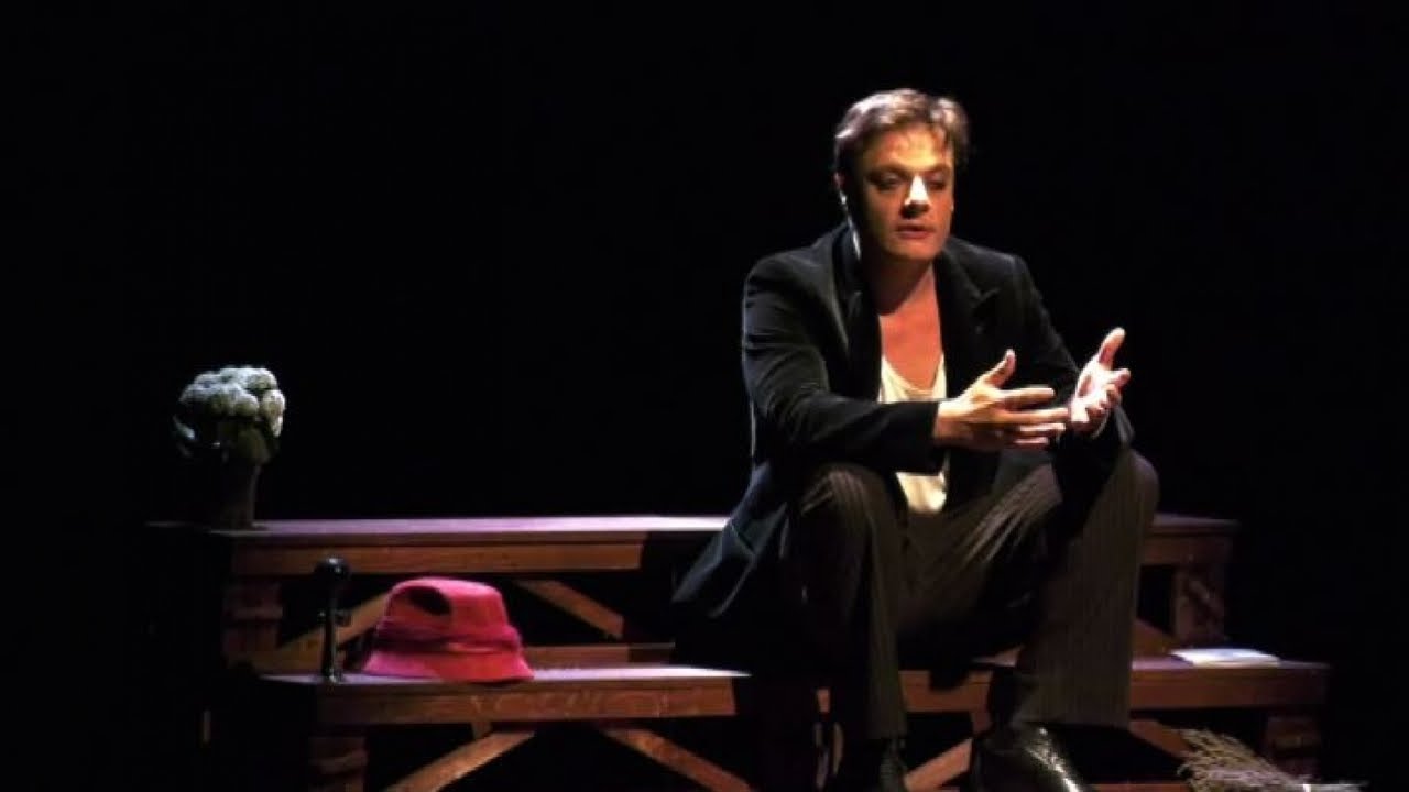 Lino Musella ipnotico con 30 sonetti di Shakespeare in napoletano