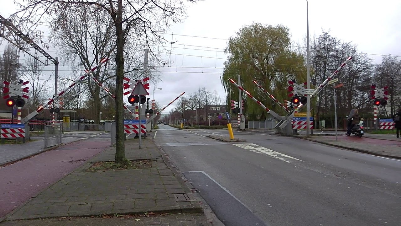 Železniční přejezd (NL) Amsterdam ul. Ouddiemerlaan