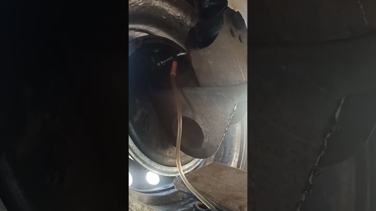 Прокачка тормозов,тормозной системы.