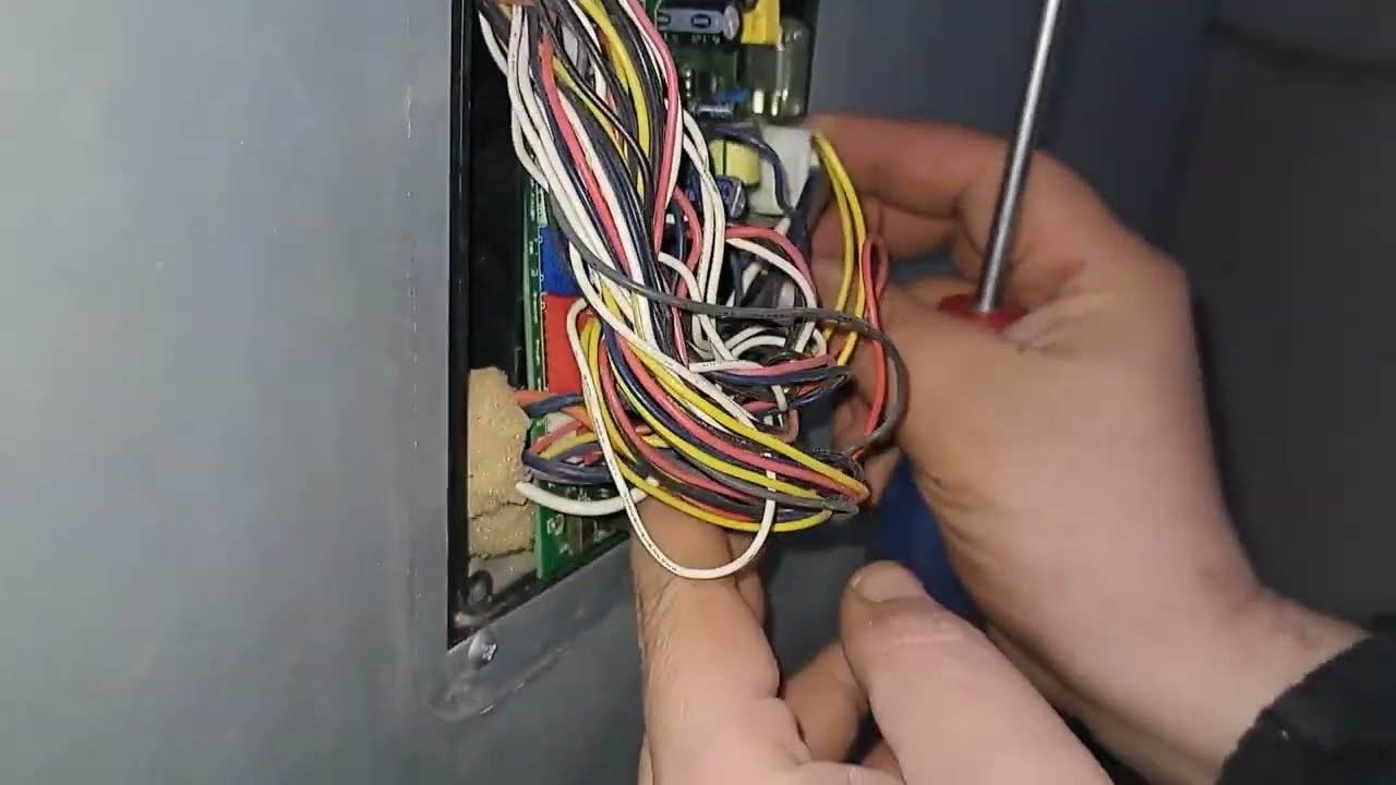 عطل لا يعرفه اكثر فنيين التبريد فى كارته ثلاجة يونيون اير  الديجيتال يسبب تغير الكارته وهى سليمه