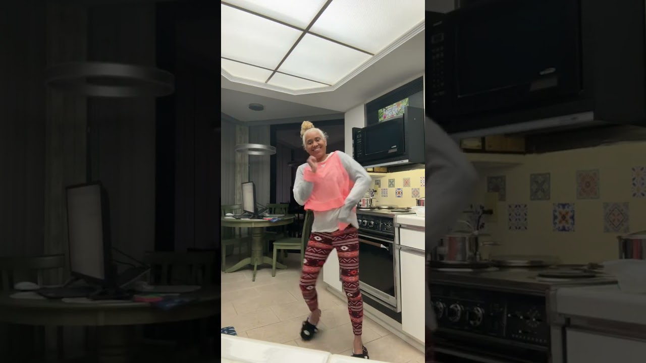 Love it 😍 Dance for Life ☺️ Age 55 keep it Moving 💃