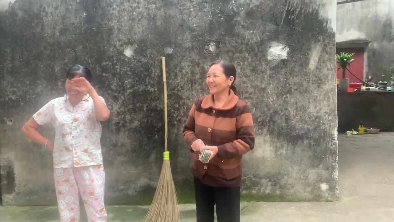Mụ Phượng hí hửng tưởng được bà quế chia tiến ai ngờ ngậm ngùi ra về 
