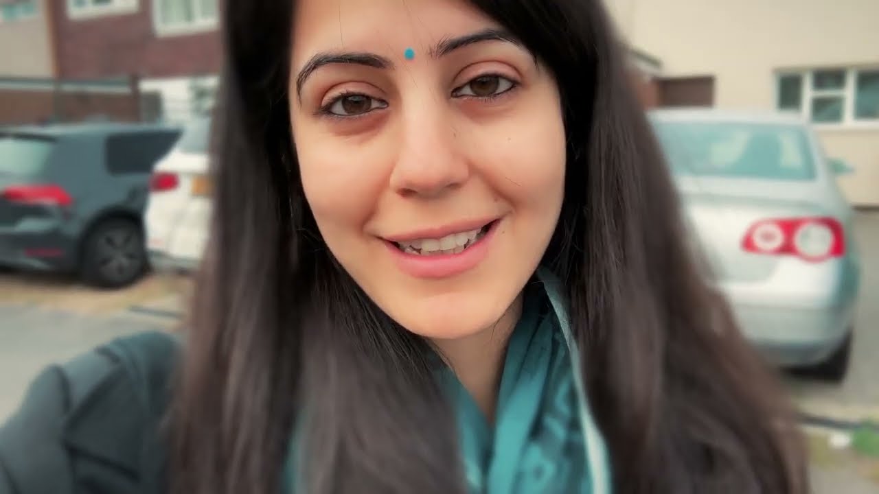 Indian kapde pehen ke office gayi! UK Vlogs
