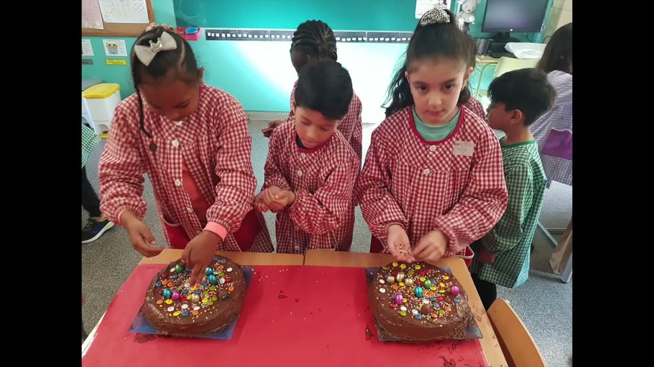 LA MONA  ESCOLA CAMPS ELISIS COMUNITAT DE MITJANS