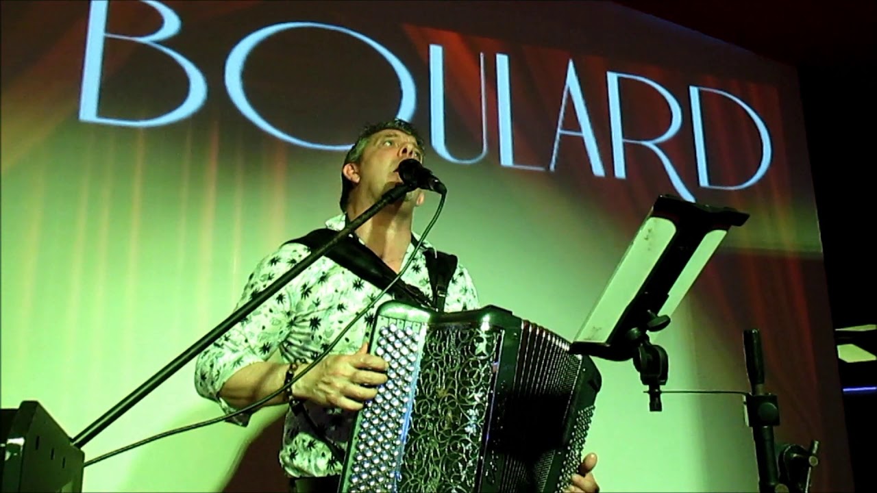 Olivier BOULARD. Série de BaÏons au dancing 