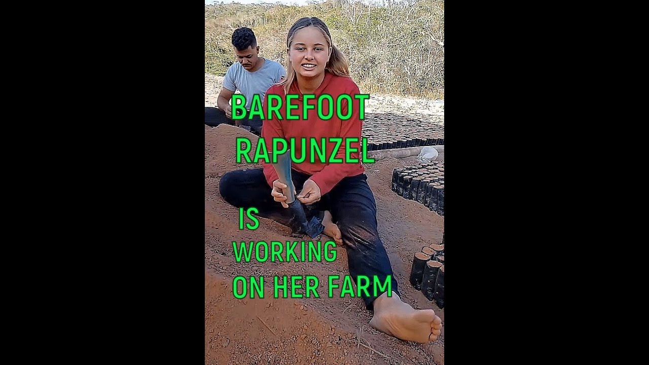 БОСОНОГАЯ РАПУНЦЕЛЬ РАБОТАЕТ НА СВОЕЙ ФЕРМЕ #босиком #босоногиеходьба #босоногиежизни