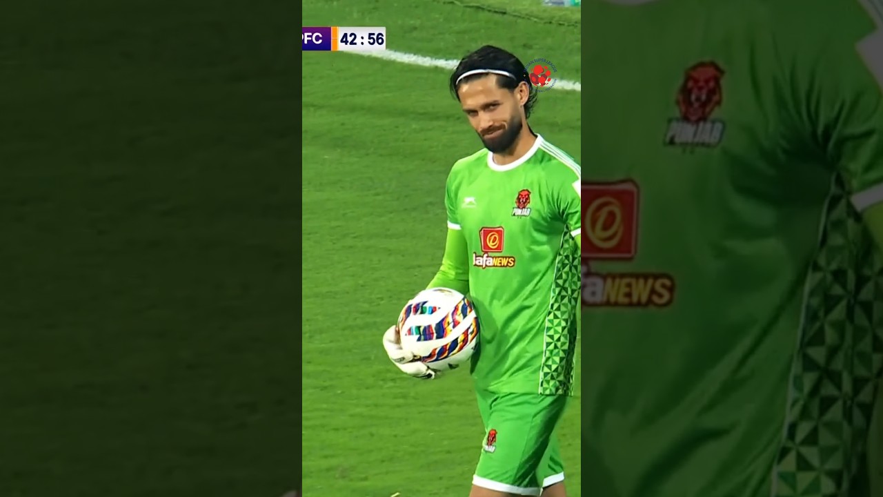 Mohd. Uvais with a rather unorthodox header back to his 'keeper in #BFCPFC! 🫣 #ISL12