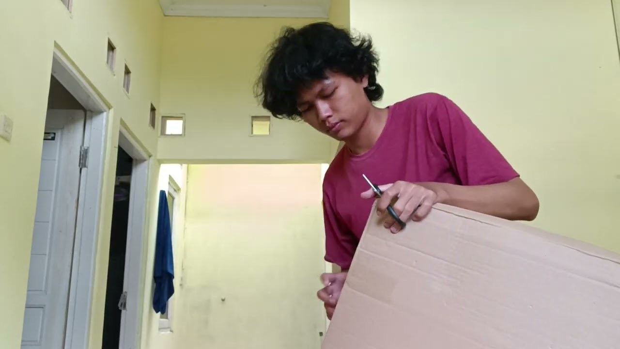 11 Desember 2022, unboxing kursi lipat