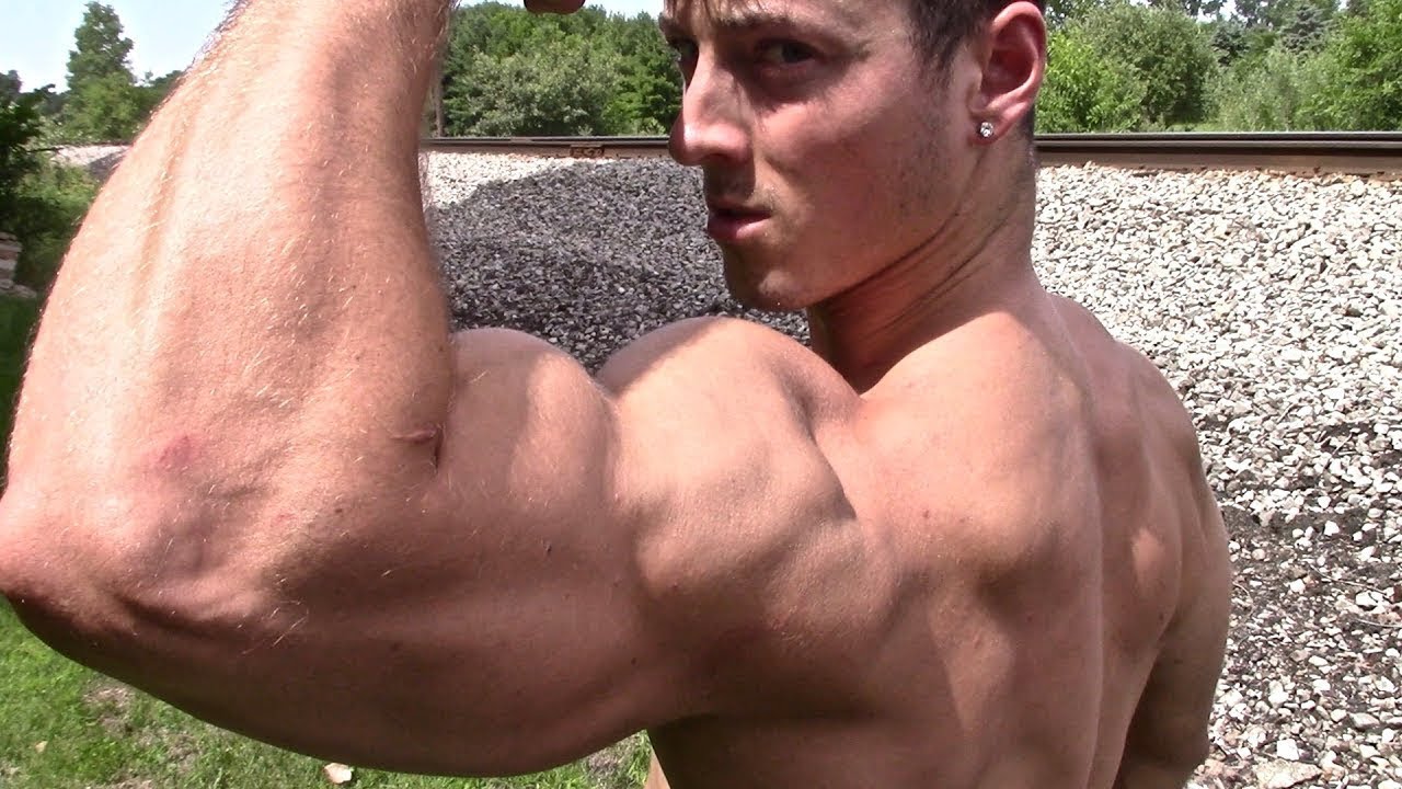 Zach Zeiler Outdoor Posing Update - Zhredded.com