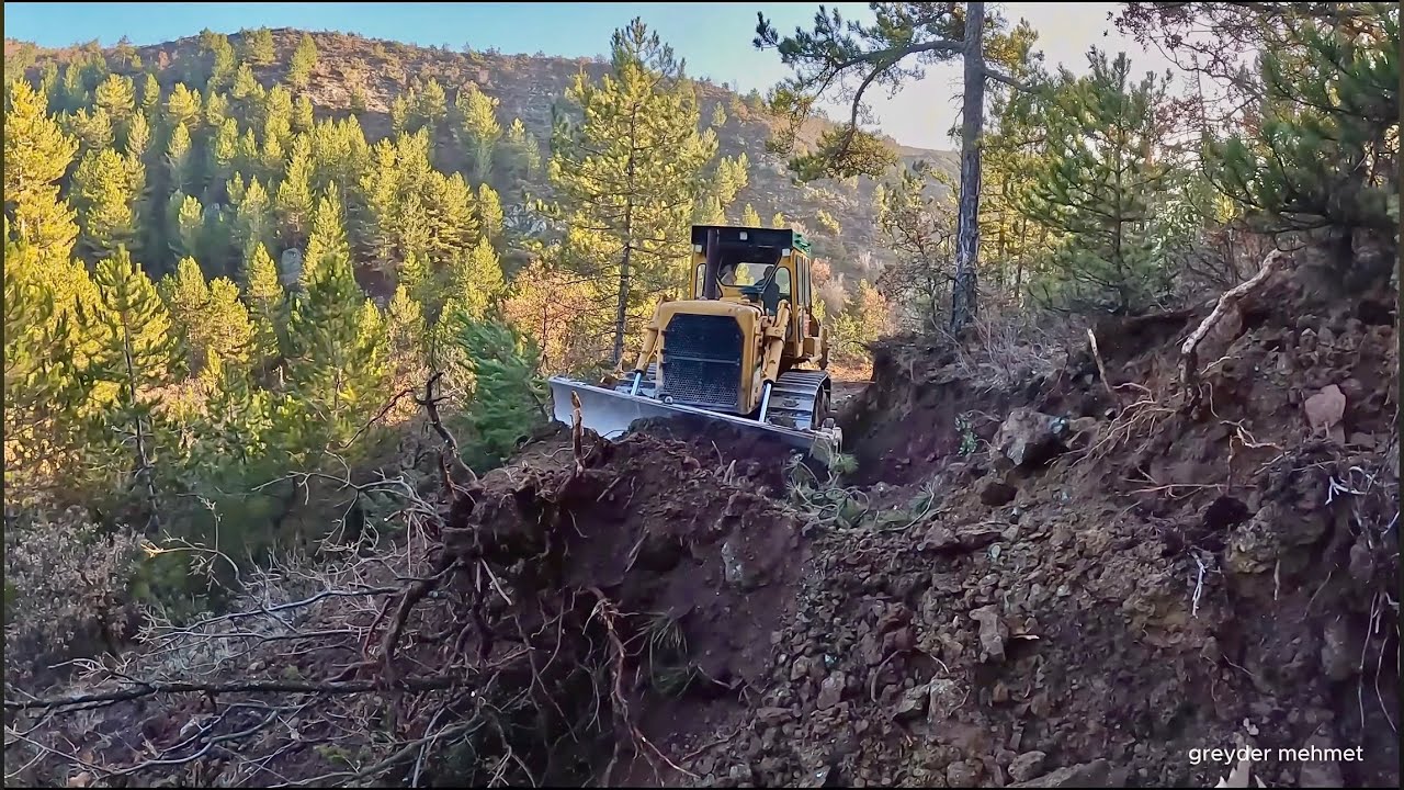Как маленький монстр — бульдозер Caterpillar D7G — преодолевает крутые склоны #бульдозер