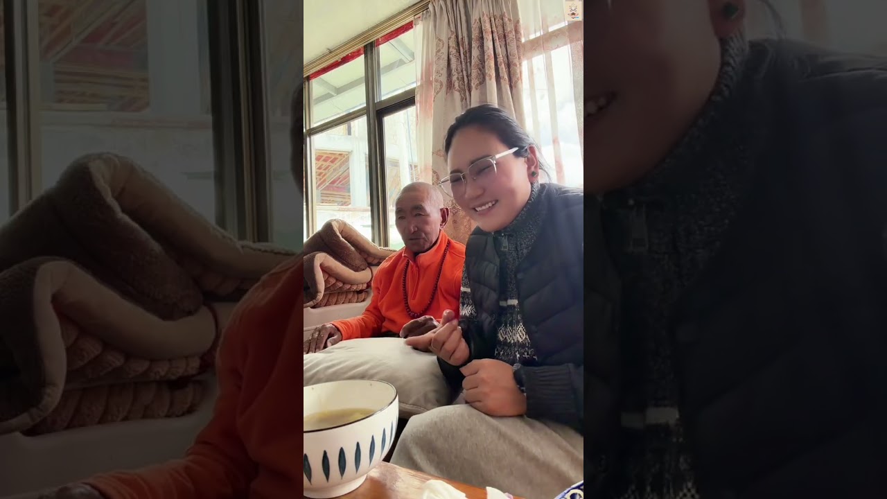 ལྷ་སའི་པོའོ་ལགས་དང་ཚ་མོ་གཉིས་ཀྱི་བརྩེ་བ་Lhasa grandfather with granddaughter （（43））