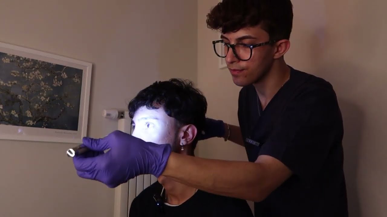 doktor asmr🧑🏻‍⚕️🩺 || görme testi👀, refleks testi..
