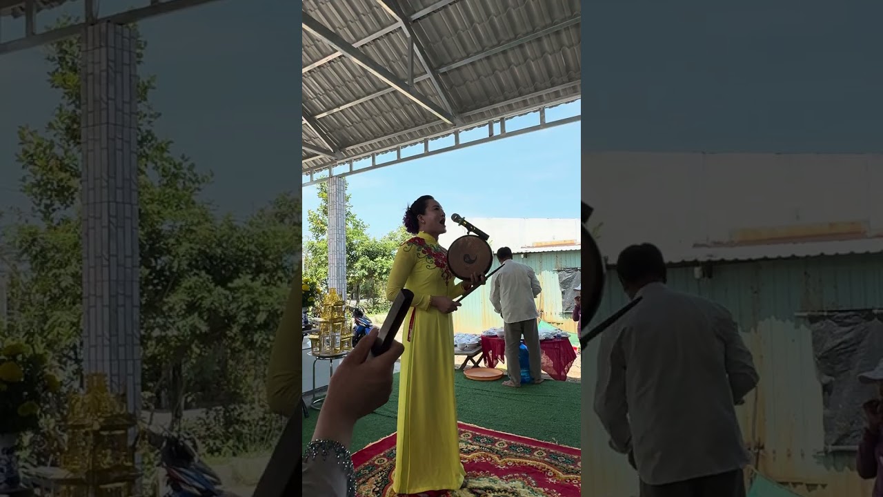 Nghệ nhân Út Nam vào đám an vị bà ngự miễu mới tại ấp Tân Hoà, xã Tân Tập, tỉnh Tây Ninh