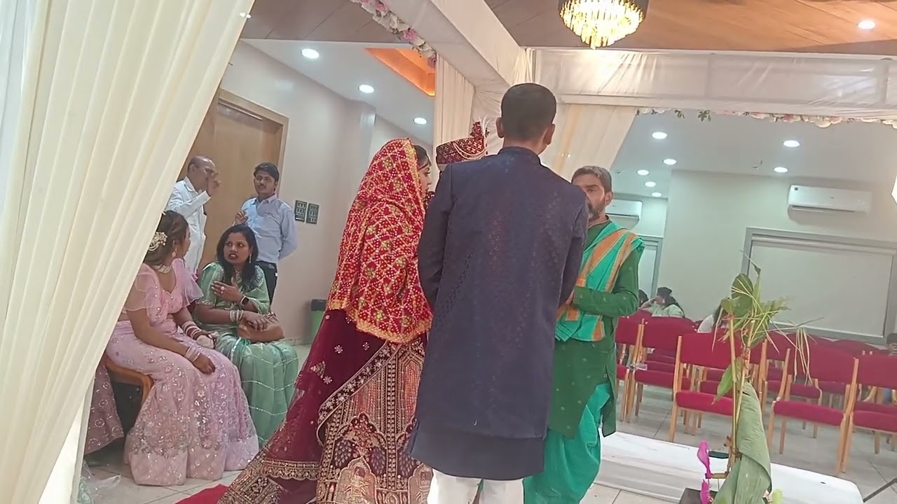 Shaadi karane mein pandit Ji thak Ja Rahe Hain Kamra wale se