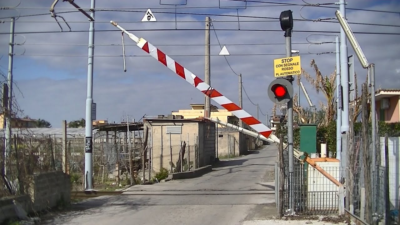 Spoorwegovergang Scafati (I) // Railroad crossing // Passaggio a livello