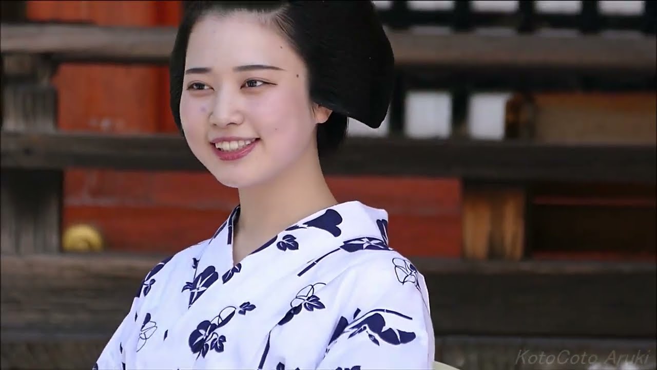 涼しげな浴衣姿の芸舞妓さん／祇園甲部・みやび会お千度